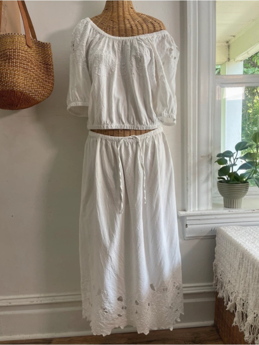 UNIVERSAL THREAD PEASANT BLOUSE AND SKIRT Large / X large